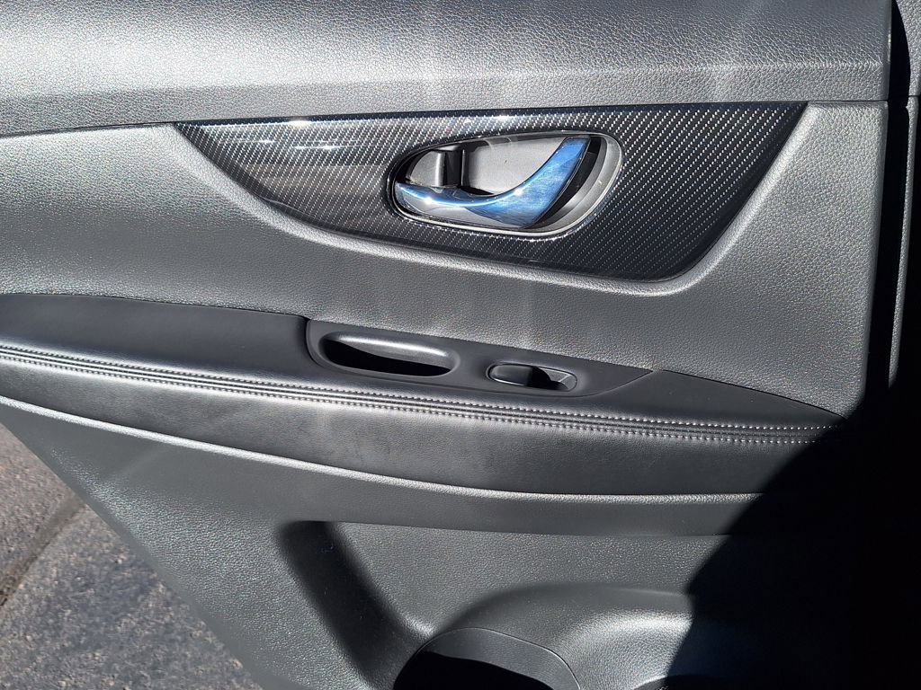 Used 2019 Nissan Rogue SL w/ Premium Package image 14