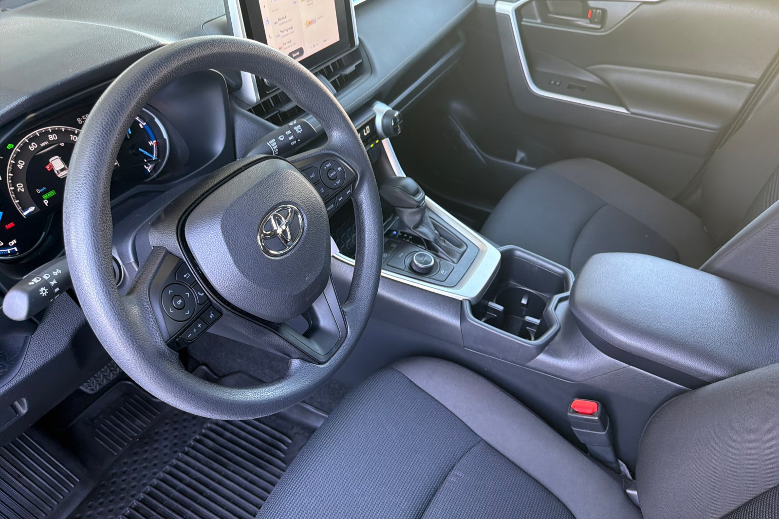 Used 2024 Toyota RAV4 LE AWD/4WD image 12