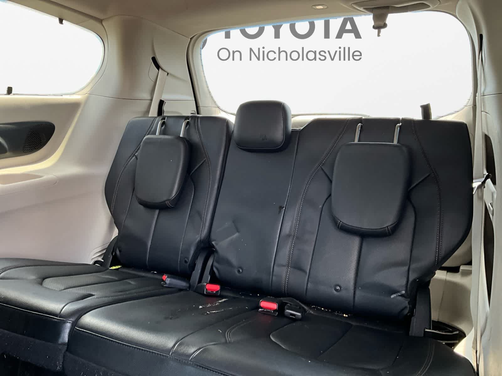 Used 2019 Chrysler Pacifica Touring-L Plus FWD image 19