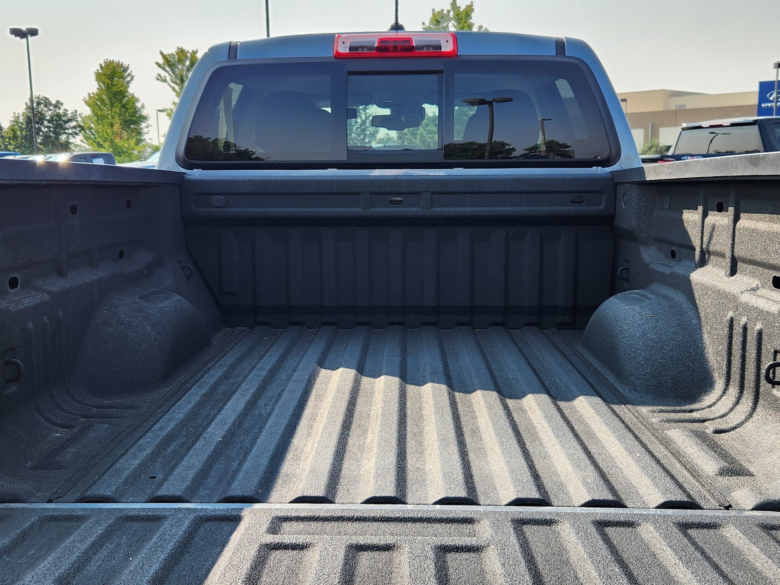 Used 2022 Chevrolet Colorado Z71 w/ Safety Package AWD/4WD image 11