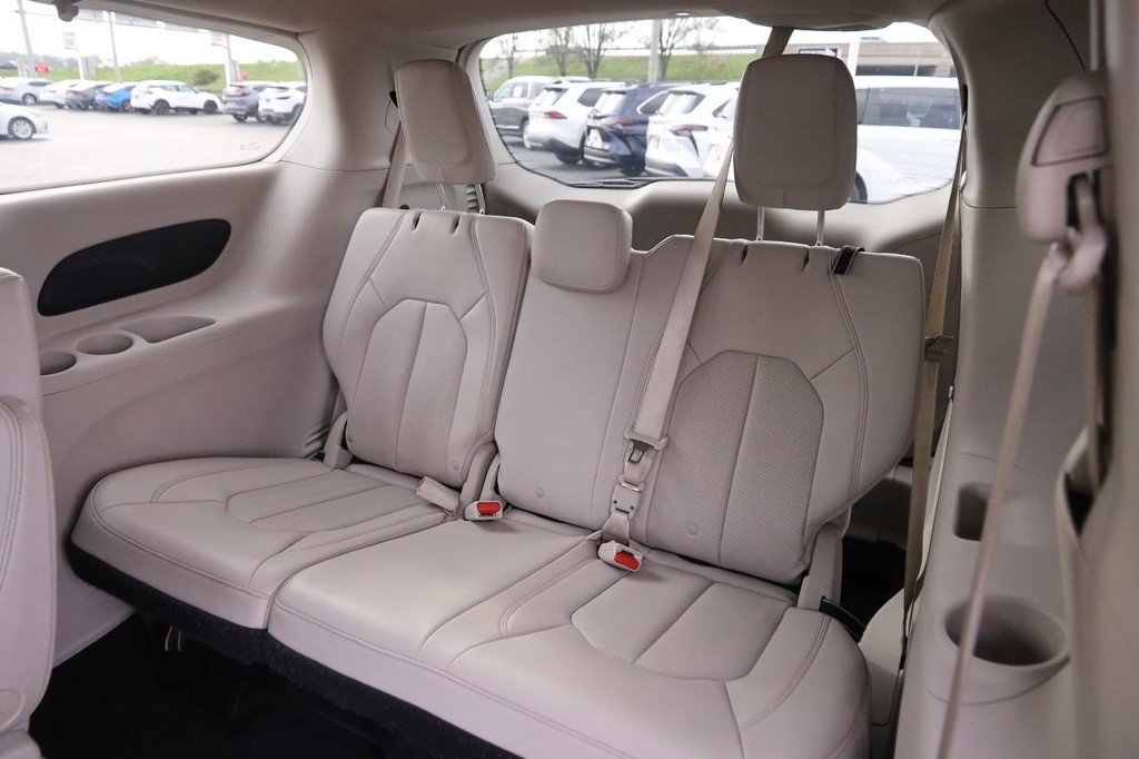 Used 2021 Chrysler Voyager Lxi image 10