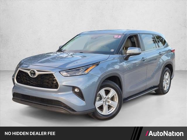 Used 2023 Toyota Highlander LE FWD image 1