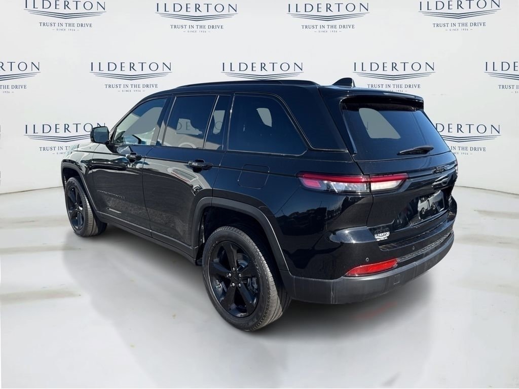 Used 2024 Jeep Grand Cherokee Limited w/ Black Appearance Package image 9