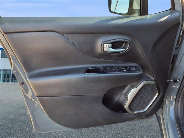 Used 2018 Jeep Renegade Limited w/ UConnect 8.4 Nav Group image 22