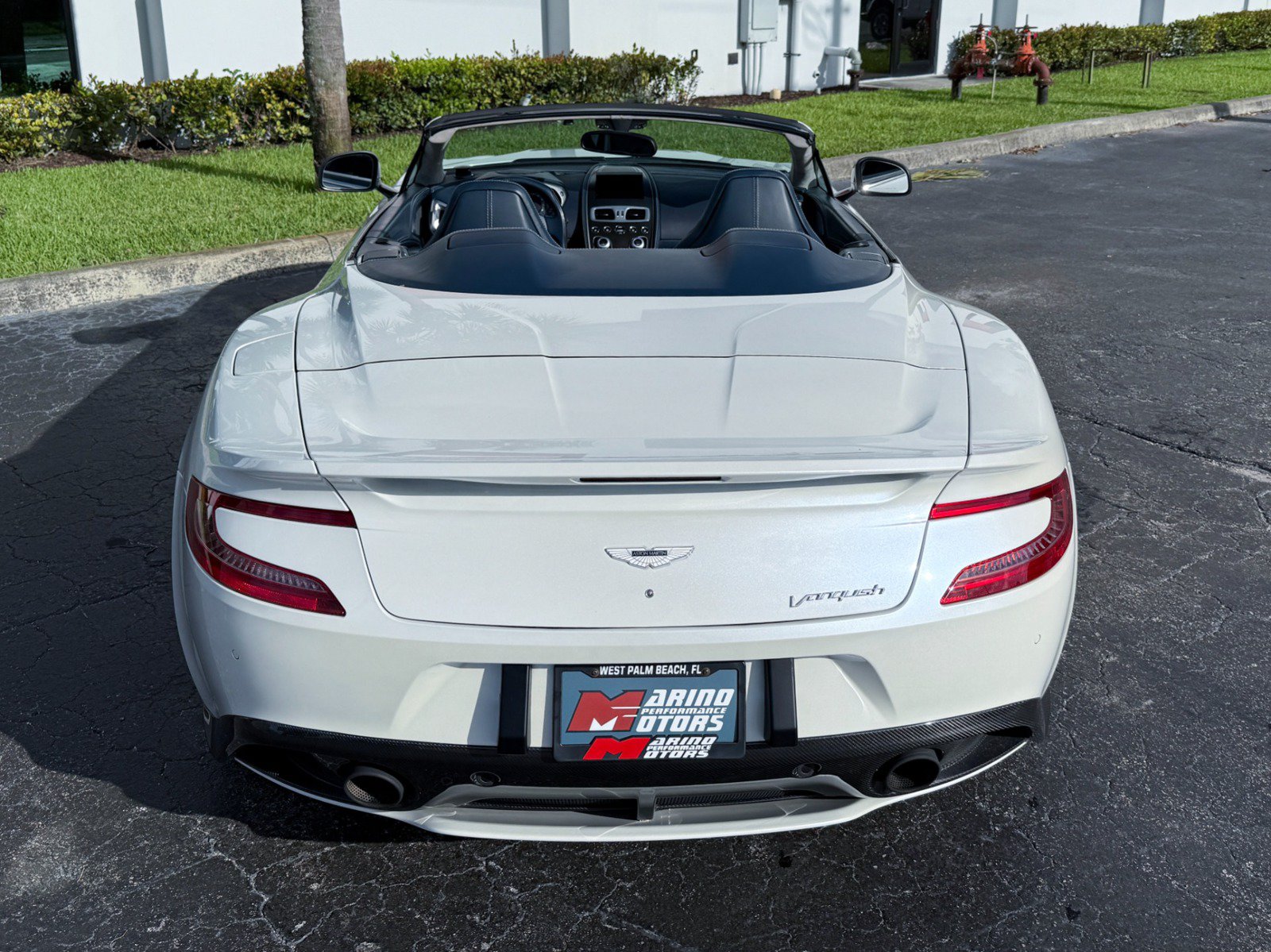 Used 2014 Aston Martin Vanquish Volante RWD image 18