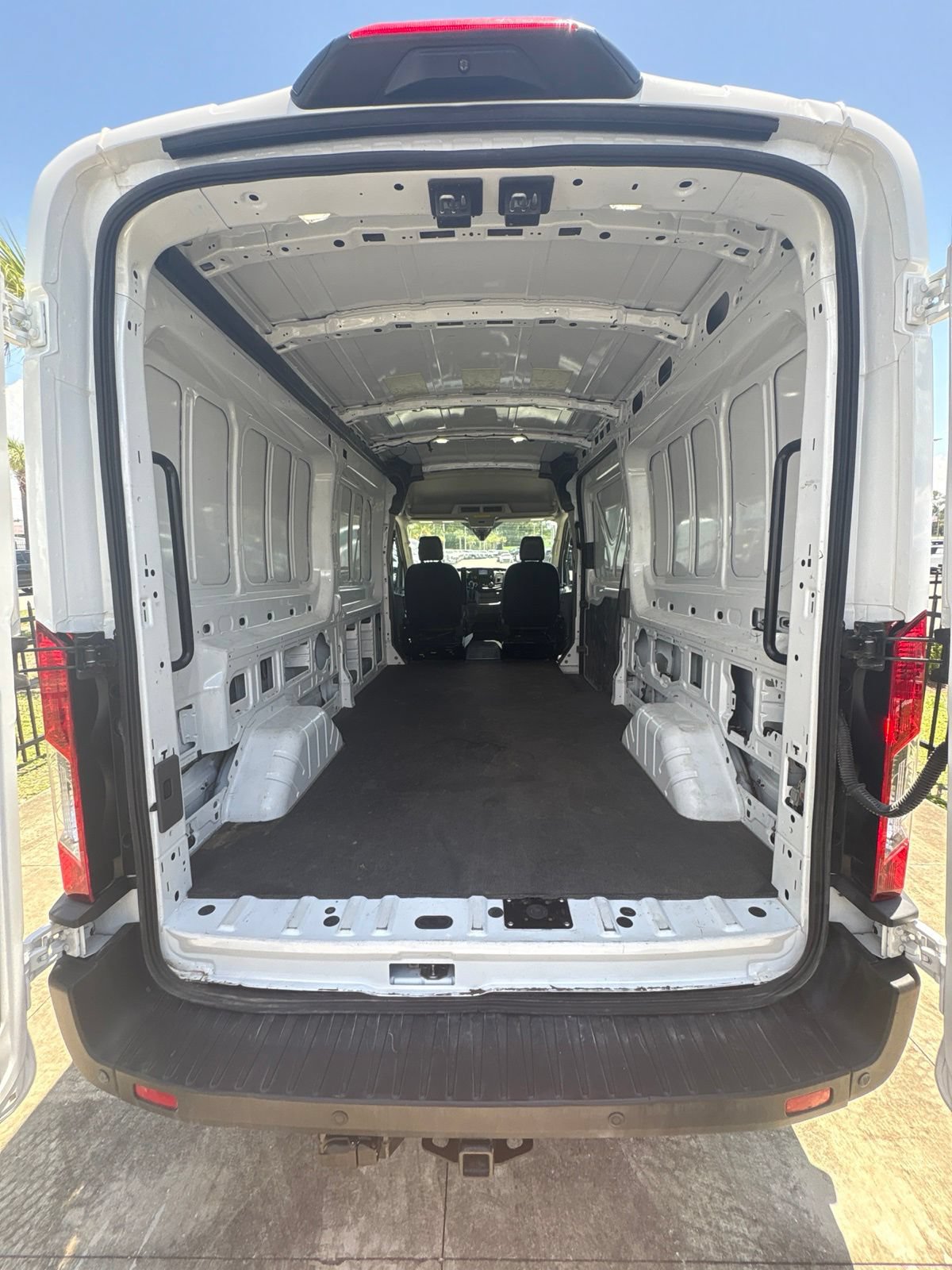 Used 2024 Ford Transit 250 148 Medium Roof RWD image 11