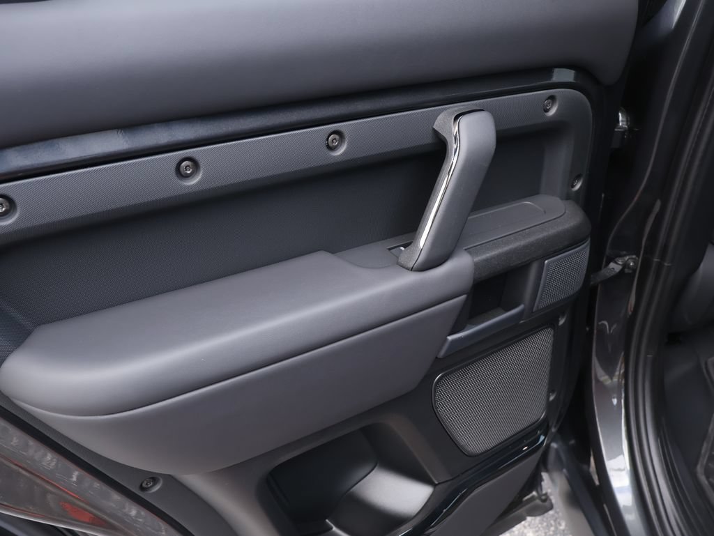 Used 2025 Land Rover Defender 110 AWD/4WD image 10