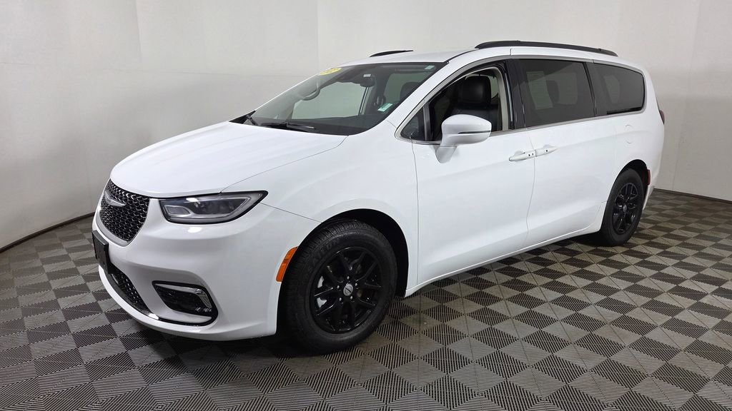 Used 2022 Chrysler Pacifica Touring-L image 3