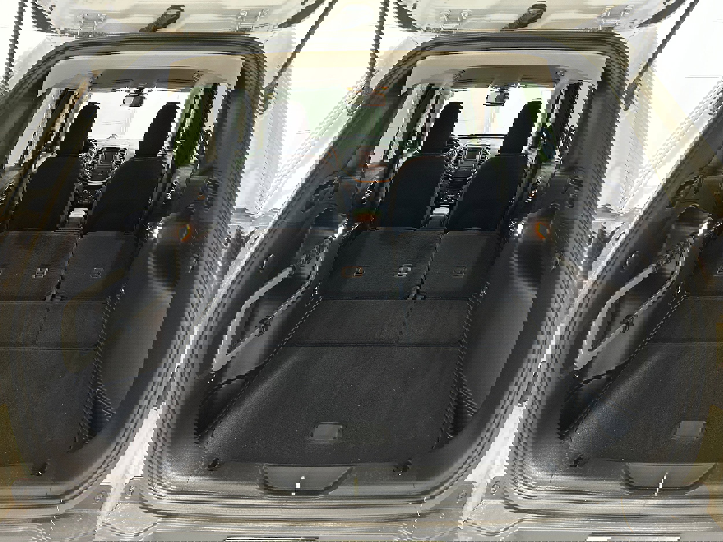 Used 2015 Jeep Cherokee Latitude w/ Cold Weather Group AWD/4WD image 32