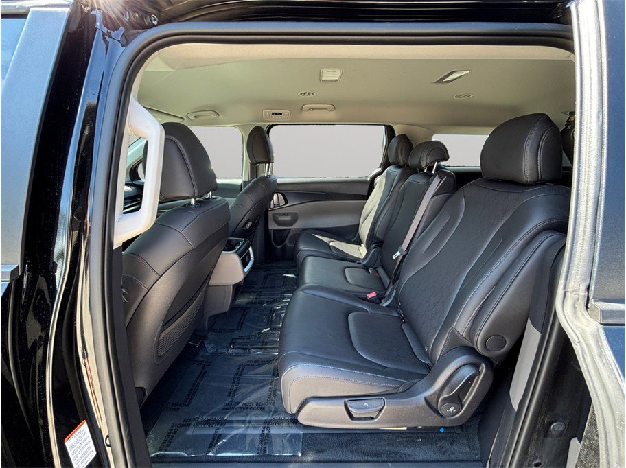 Used 2026 Kia Carnival LXS Hybrid FWD image 35