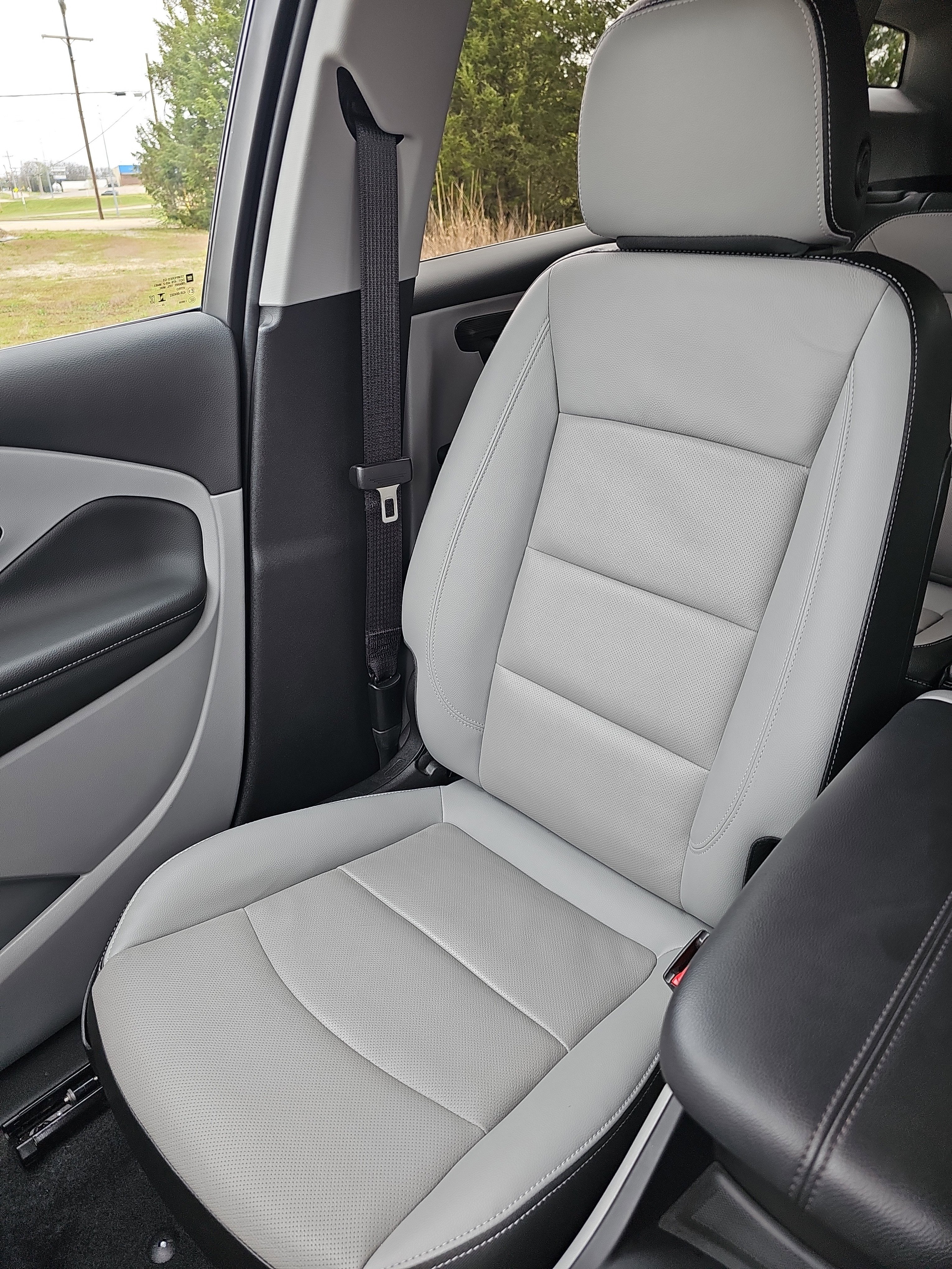 Used 2024 GMC Terrain SLT w/ LPO, Floor Liner Package image 33