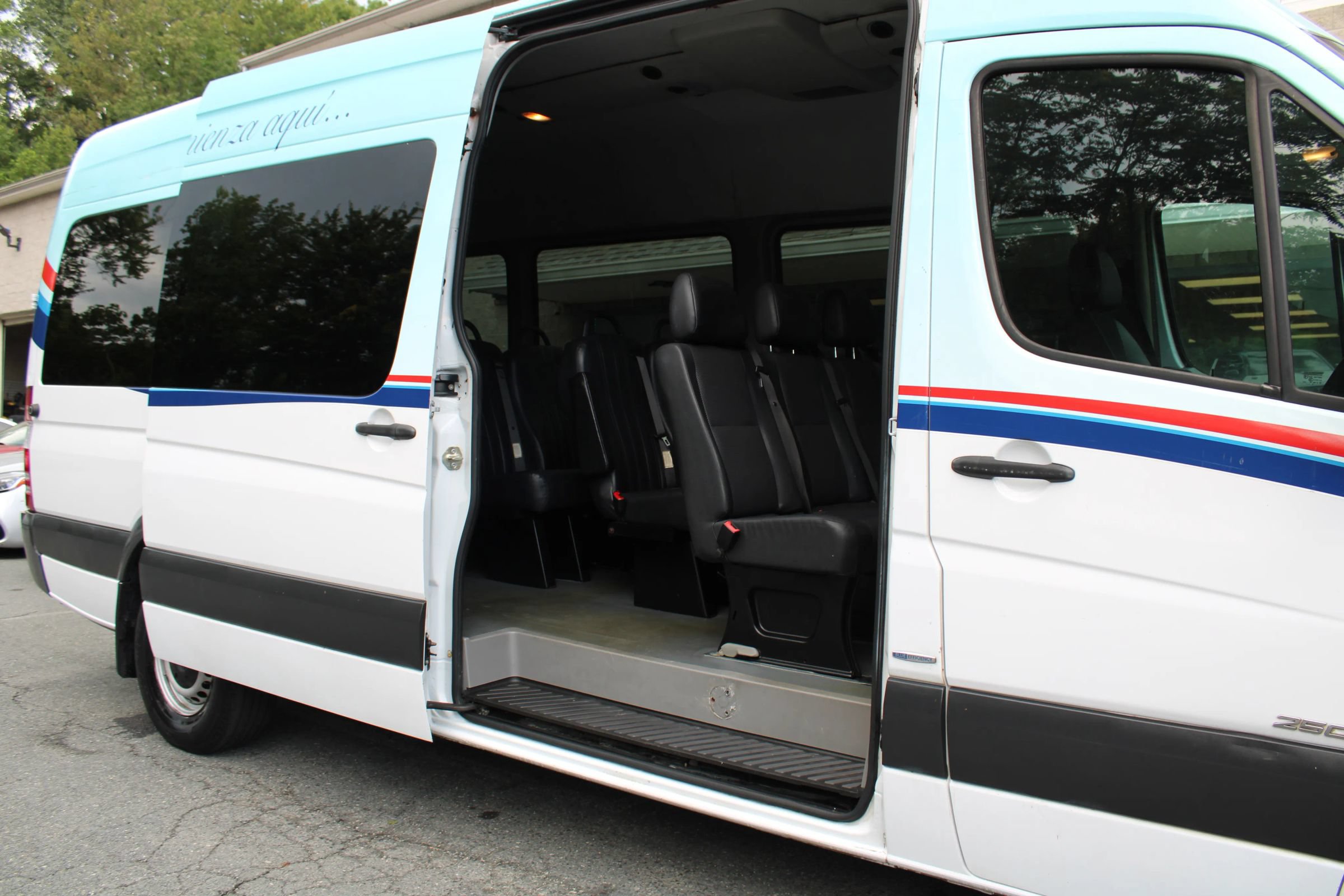 Used 2016 Mercedes-Benz Sprinter 2500 image 24
