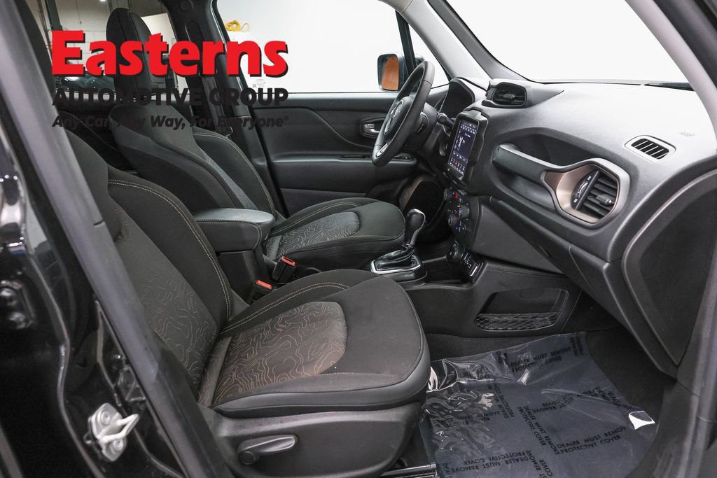 Used 2023 Jeep Renegade Latitude AWD/4WD image 25