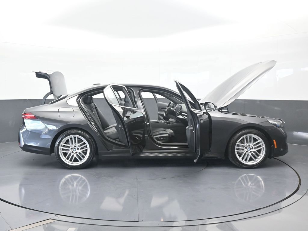 Used 2024 BMW 530i xDrive image 89