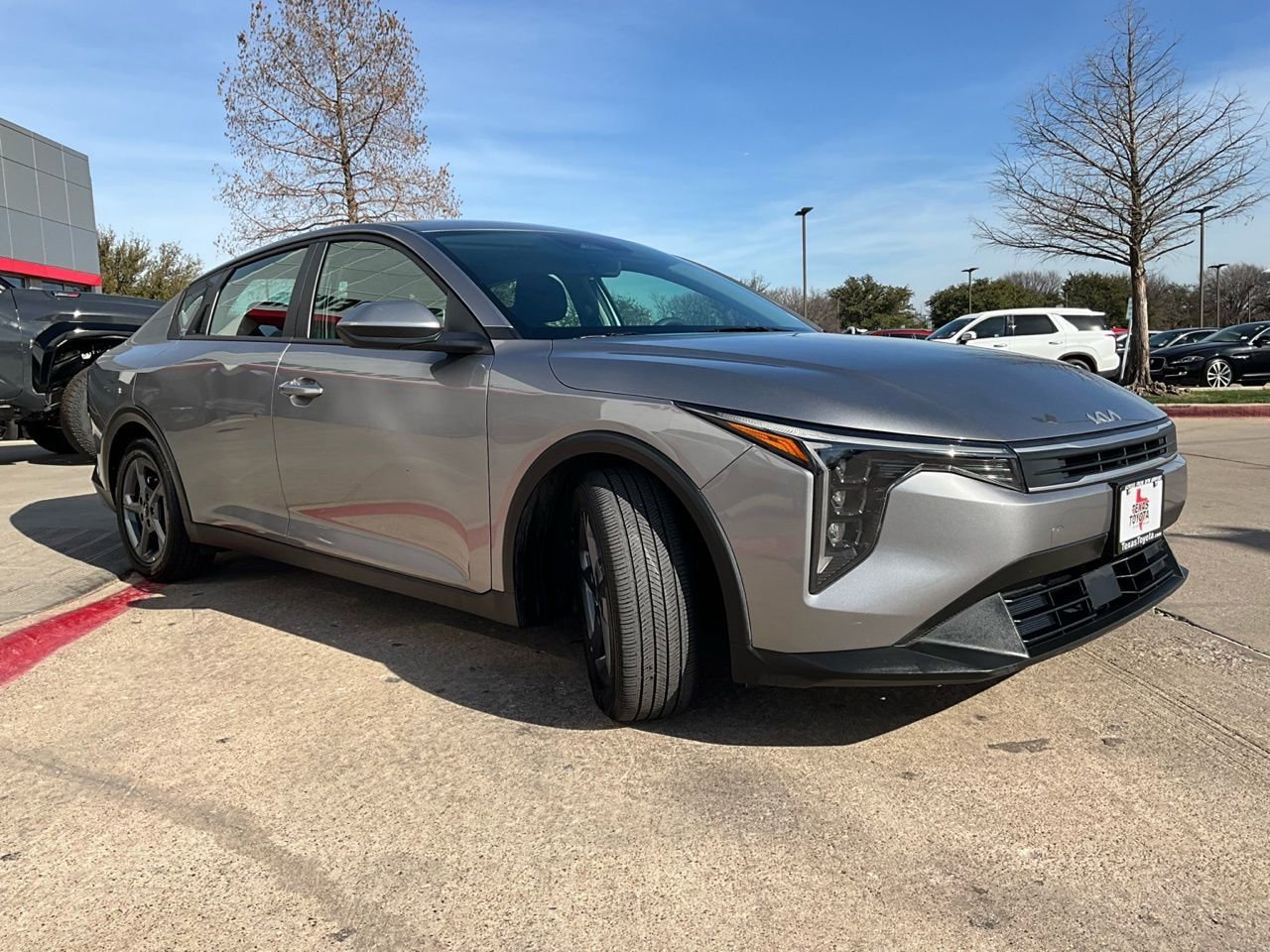 Used 2025 Kia K4 LXS image 4