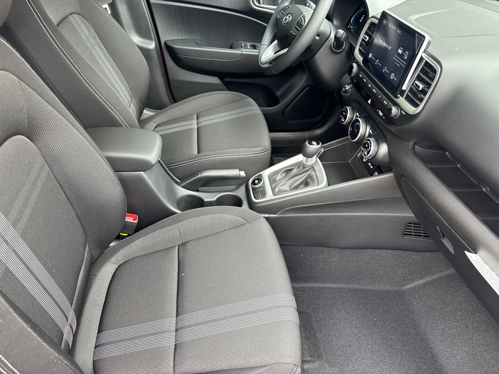 Used 2025 Hyundai Venue SEL FWD image 13