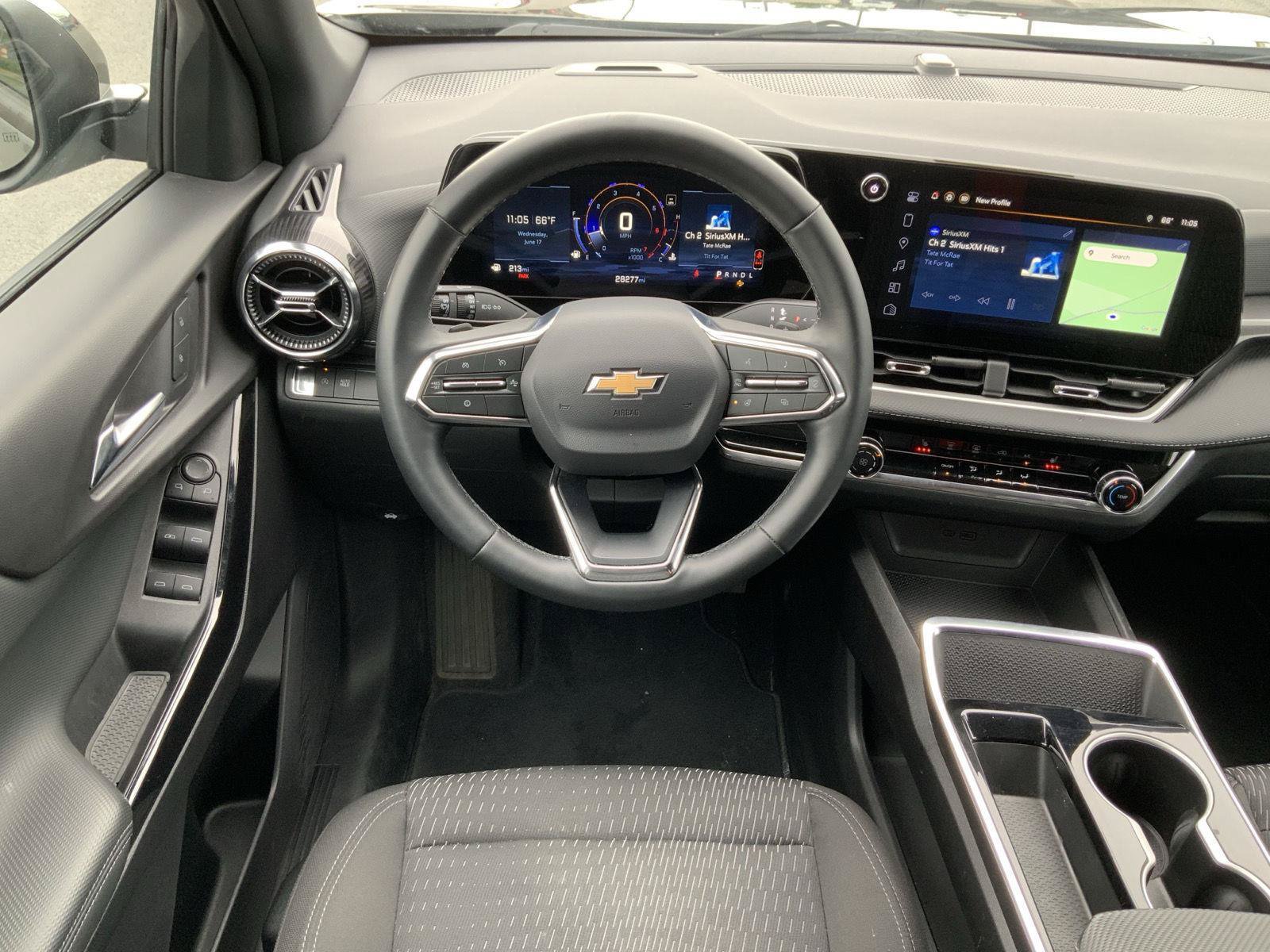 Used 2025 Chevrolet Equinox LT FWD image 25