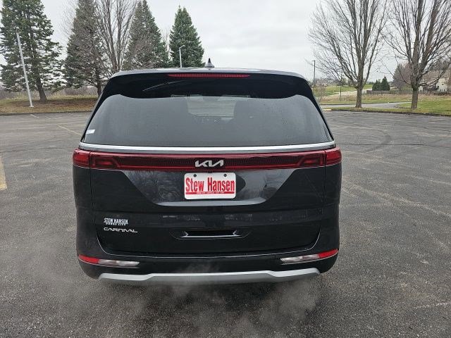 Used 2024 Kia Carnival EX image 5