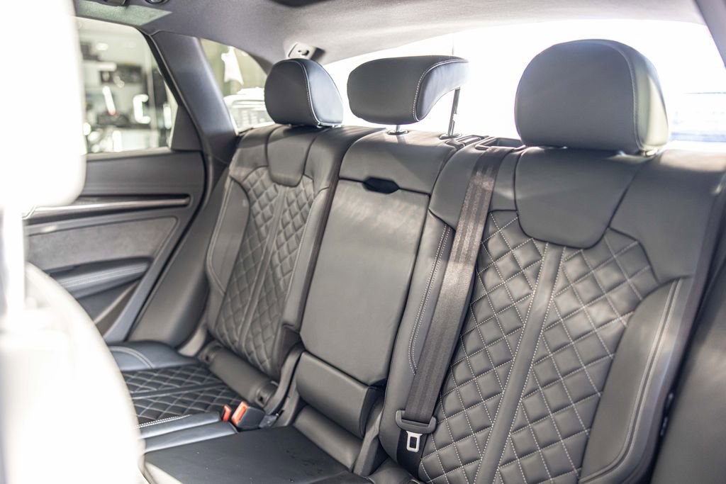 Used 2025 Audi SQ5 Premium Plus w/ Premium Plus Package image 36