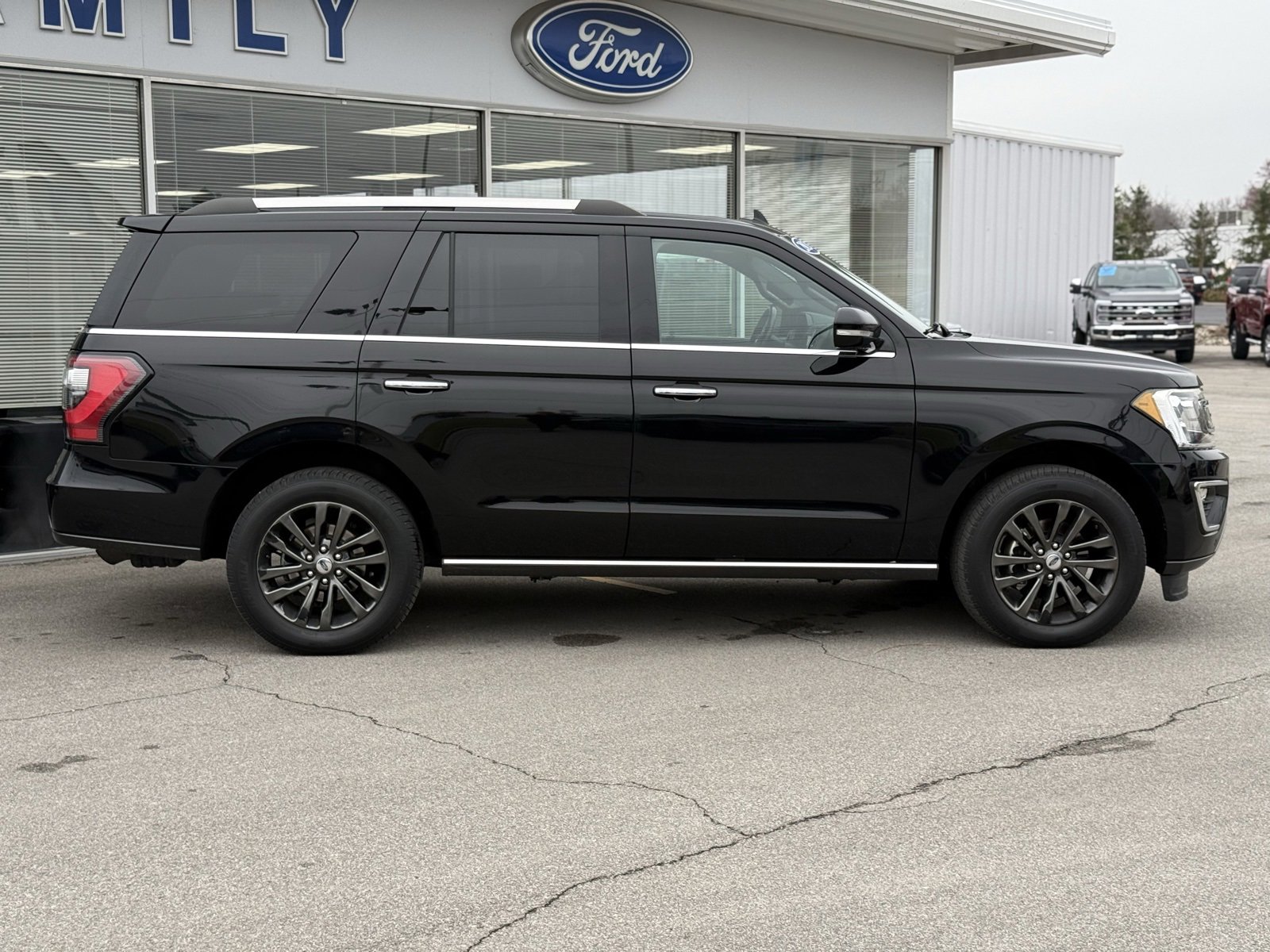 Used 2020 Ford Expedition Limited image 6