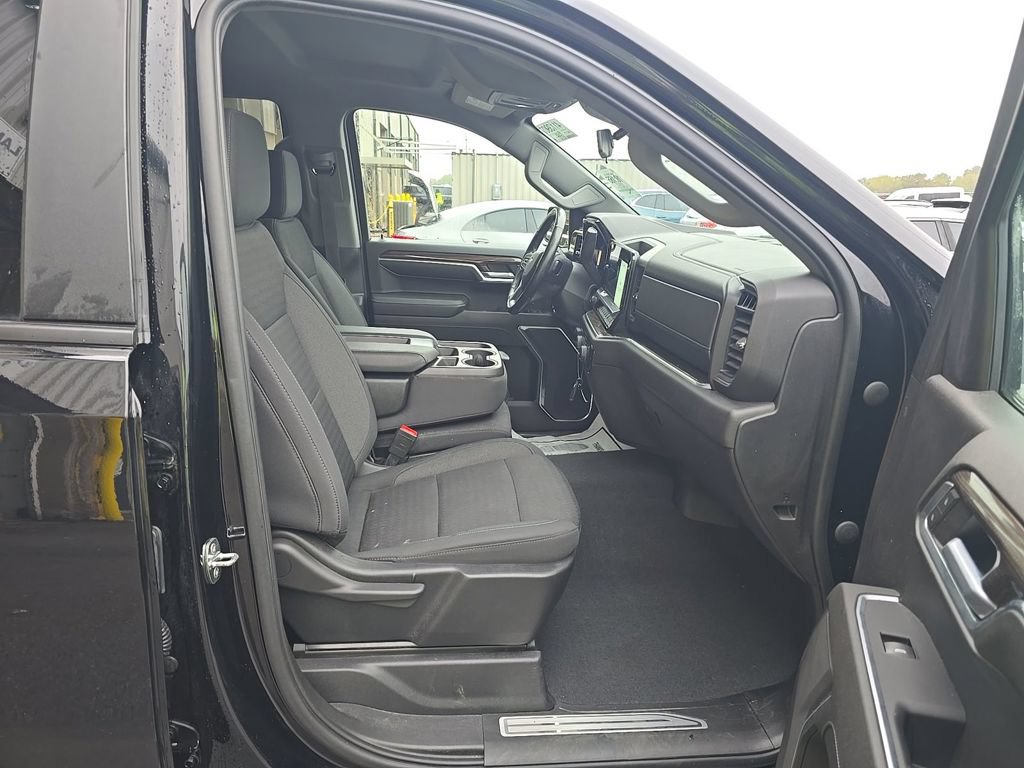 Used 2022 Chevrolet Silverado 1500 LT w/ Protection Package AWD/4WD image 12