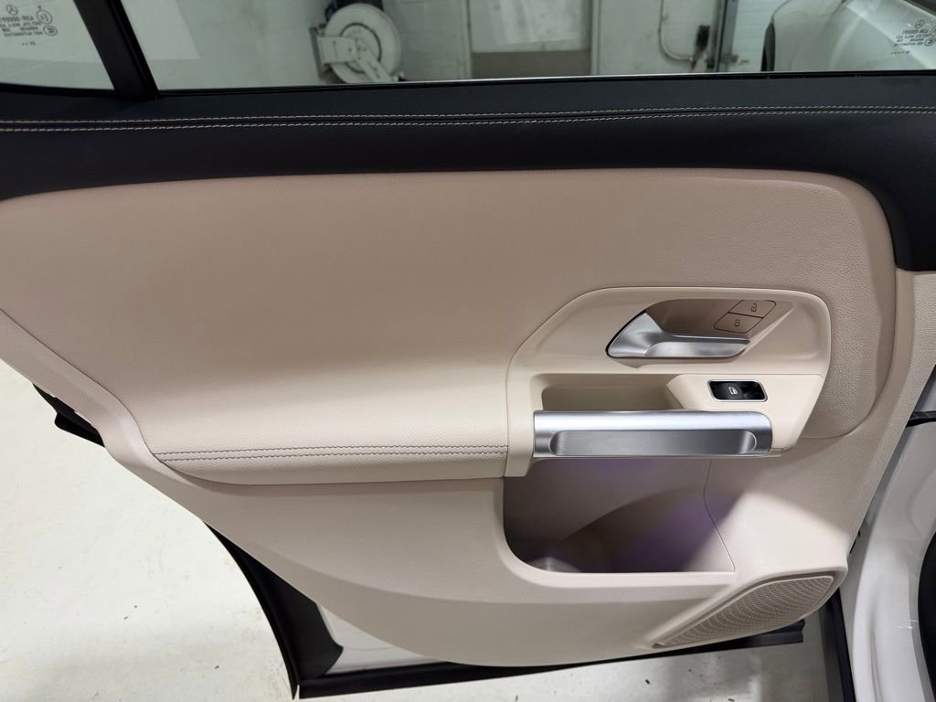 Used 2022 Mercedes-Benz GLB 250 4MATIC w/ Premium Package Lite image 38