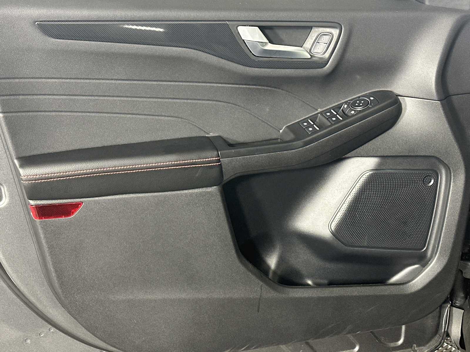 Used 2025 Ford Escape ST-Line w/ Tech Pack #1 FWD image 10