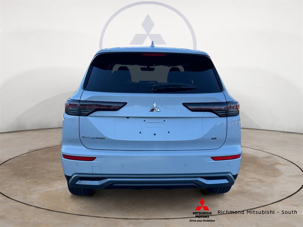 New 2026 Mitsubishi Outlander SE image 4