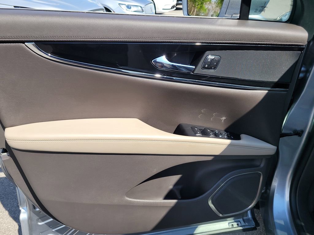 Used 2023 Lincoln Nautilus Reserve image 14