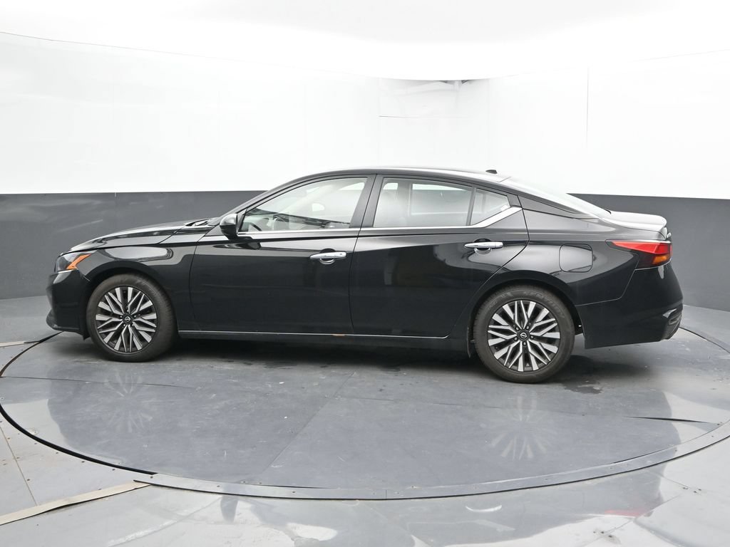 Used 2024 Nissan Altima 2.5 SV w/ SV Premium Package FWD image 9