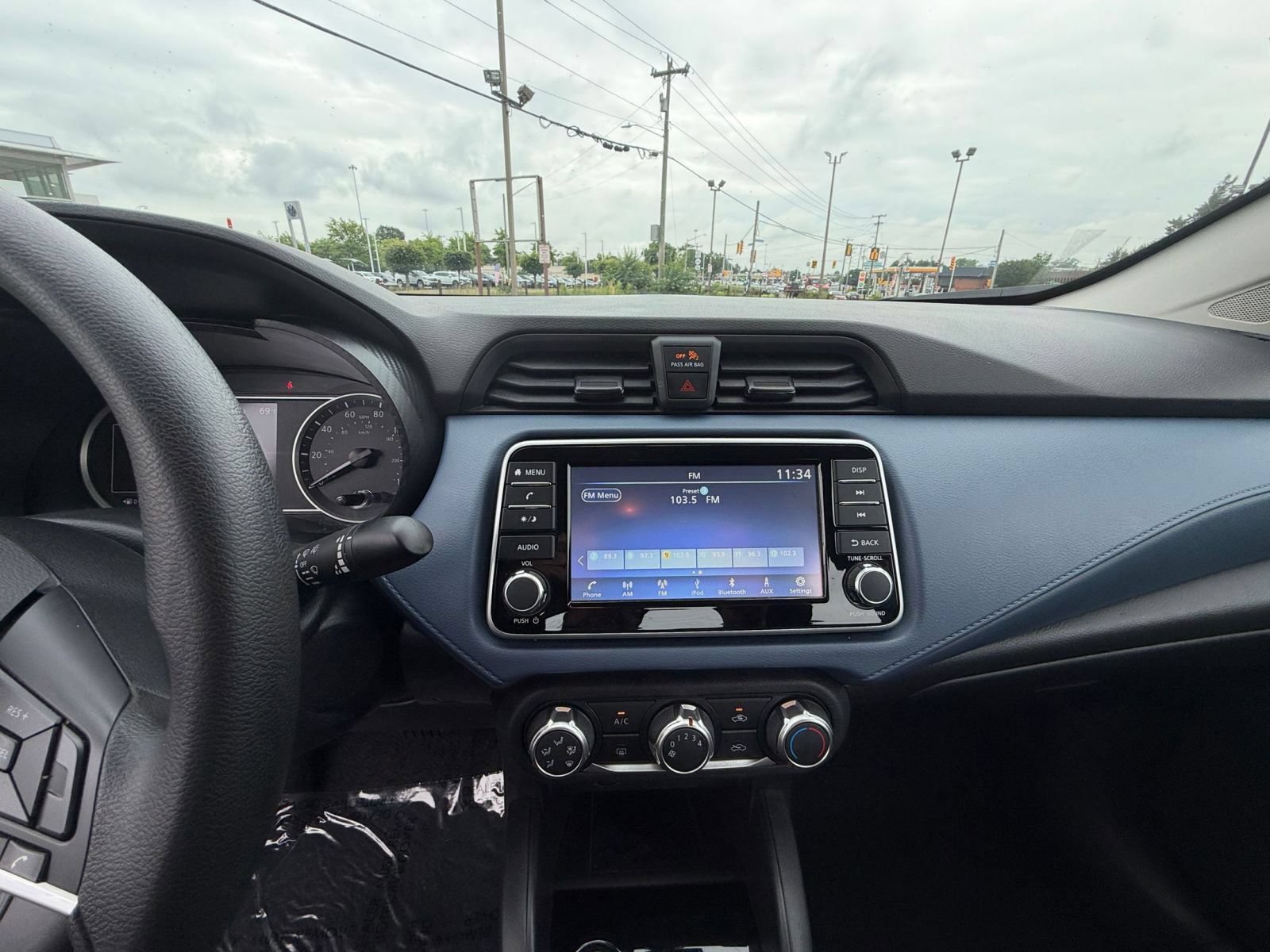 Used 2025 Nissan Versa SV FWD image 17