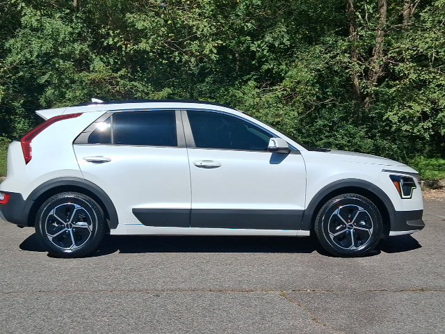 Used 2023 Kia Niro EX FWD image 6
