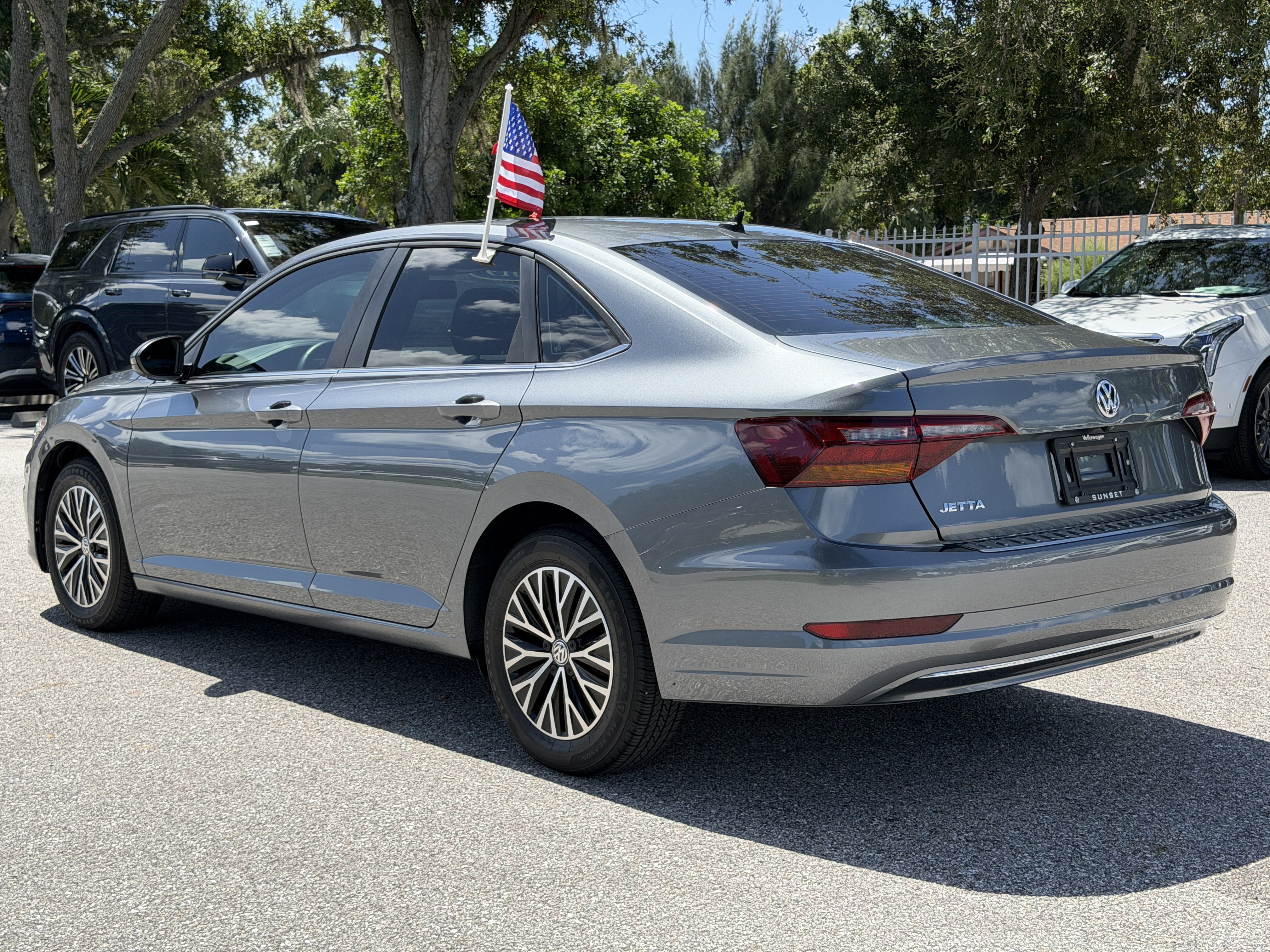 Used 2019 Volkswagen Jetta SE w/ Cold Weather Package FWD image 5