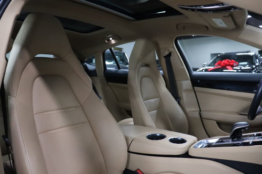 Used 2020 Porsche Panamera image 26