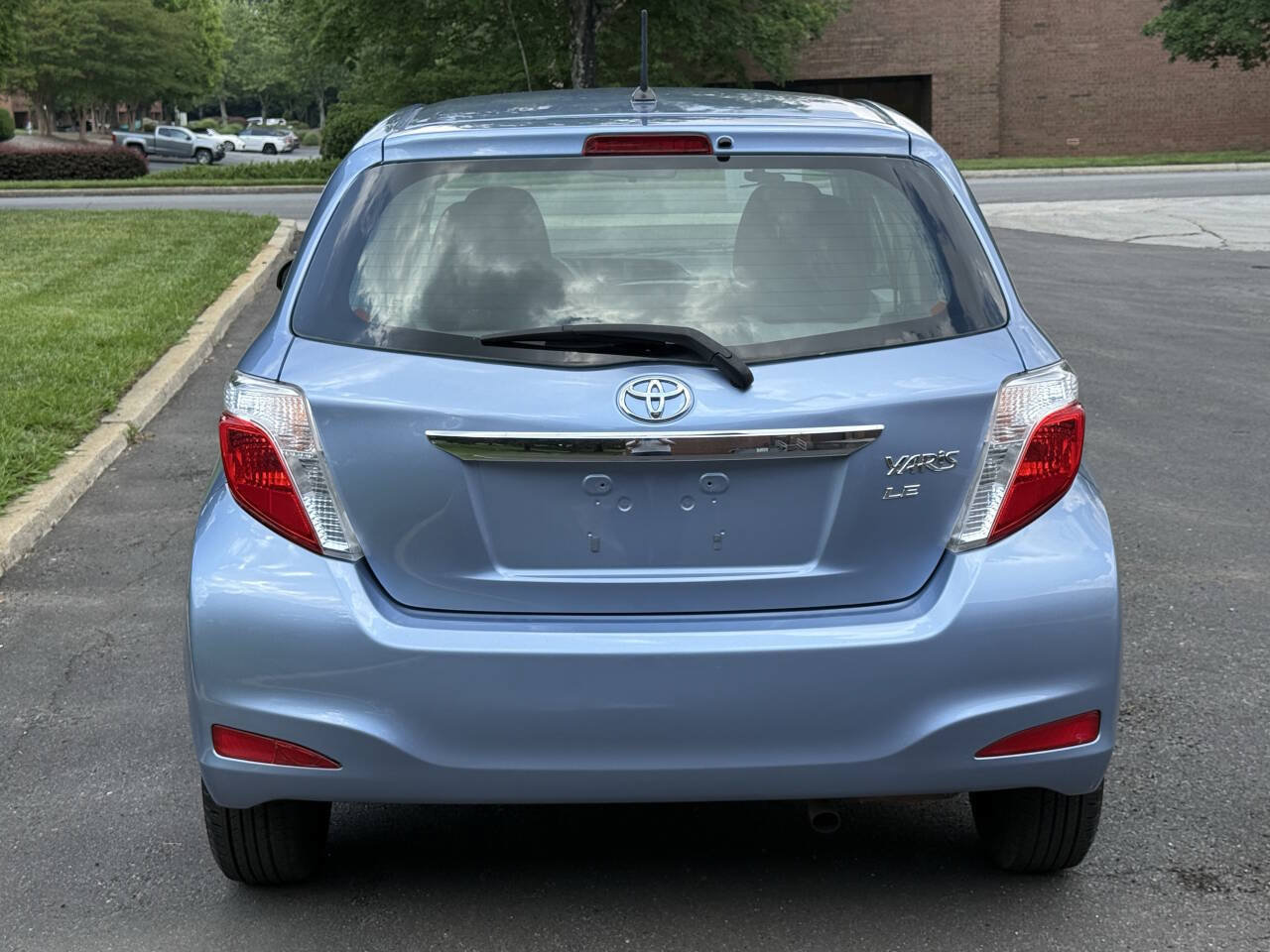 Used 2012 Toyota Yaris LE FWD image 5