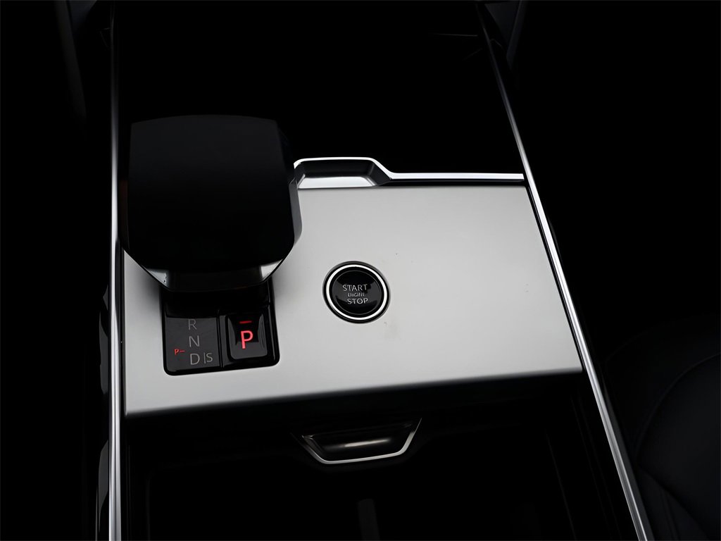 Used 2025 Land Rover Range Rover SE image 27