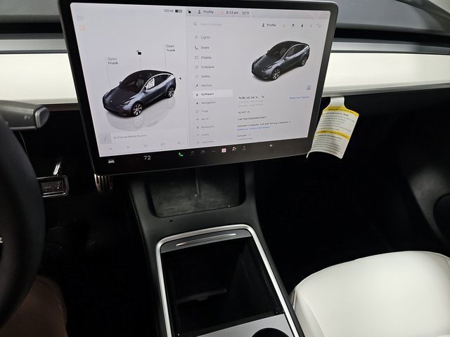 Used 2022 Tesla Model Y Long Range image 5