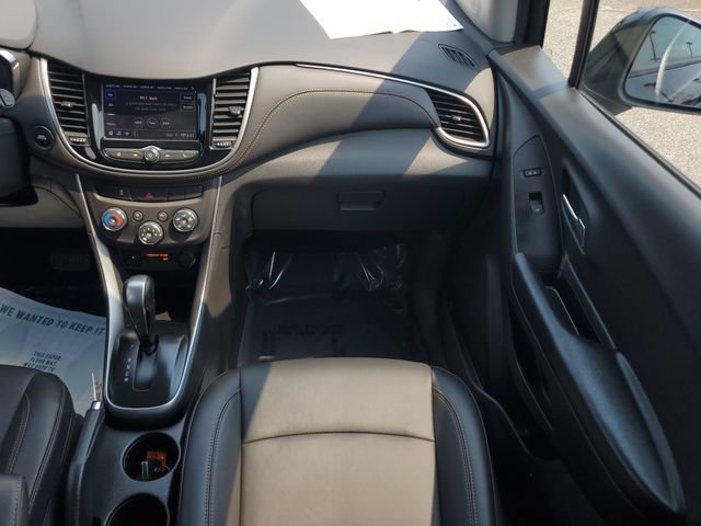 Used 2022 Chevrolet Trax LT w/ Premium Seat Package AWD/4WD image 17