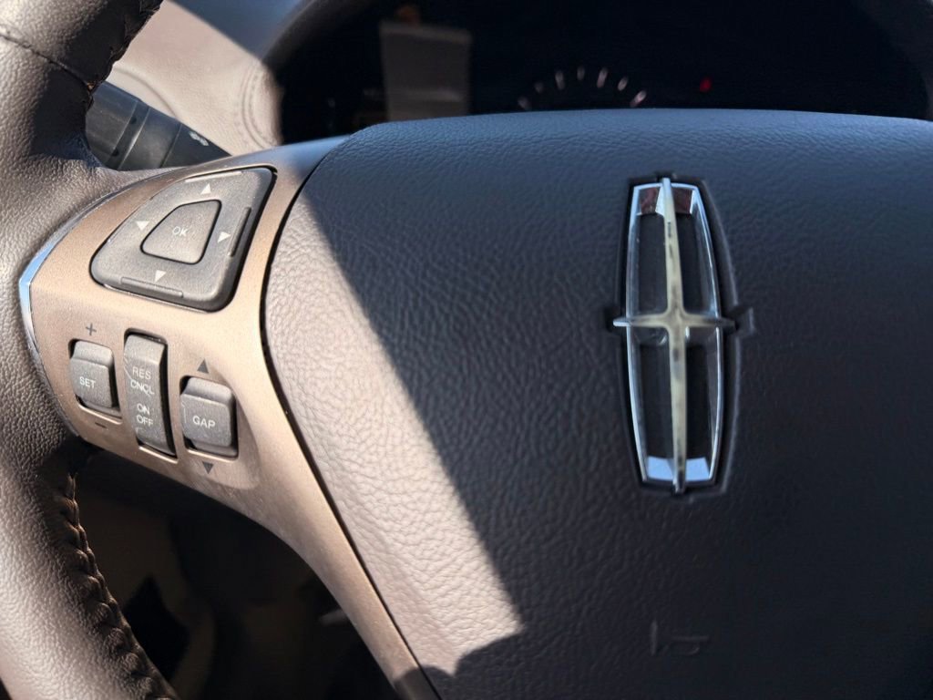Used 2013 Lincoln MKX FWD image 17