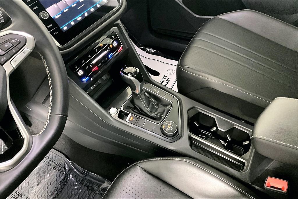 Used 2022 Volkswagen Tiguan SE image 17