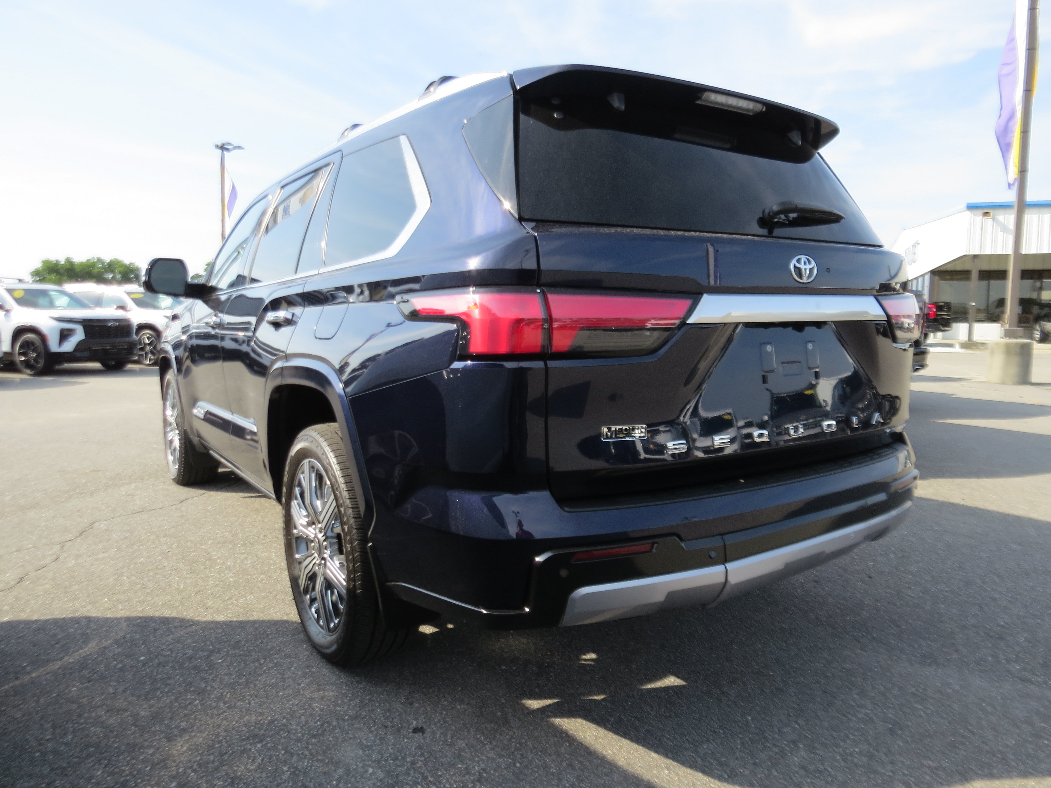 Used 2025 Toyota Sequoia Capstone AWD/4WD image 32