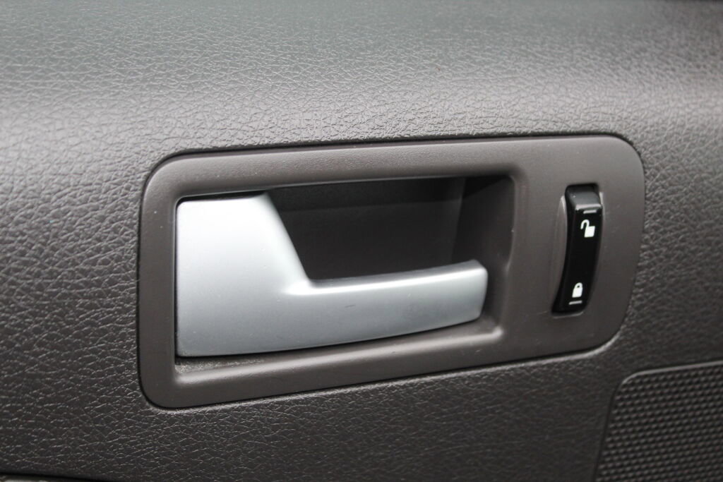 Used 2006 Ford Mustang GT image 15