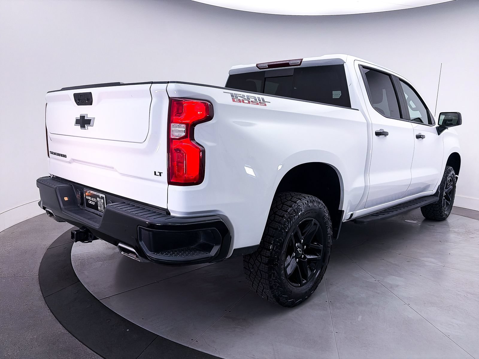 Used 2024 Chevrolet Silverado 1500 LT Trail Boss w/ Convenience Package II AWD/4WD image 17