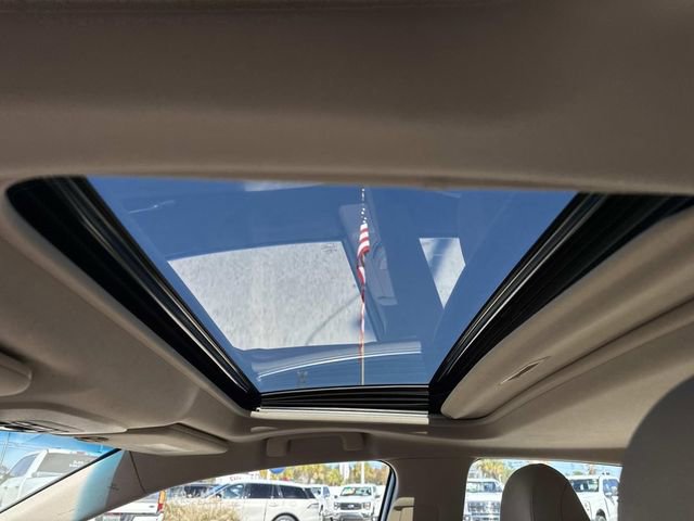 Used 2022 Toyota Avalon XLE image 12