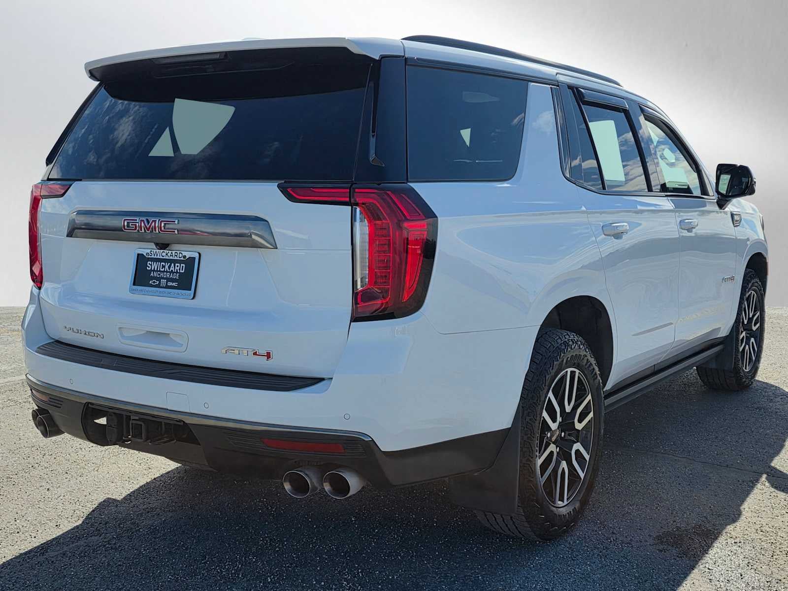 Used 2023 GMC Yukon AT4 w/ AT4 Premium Plus Package AWD/4WD image 3