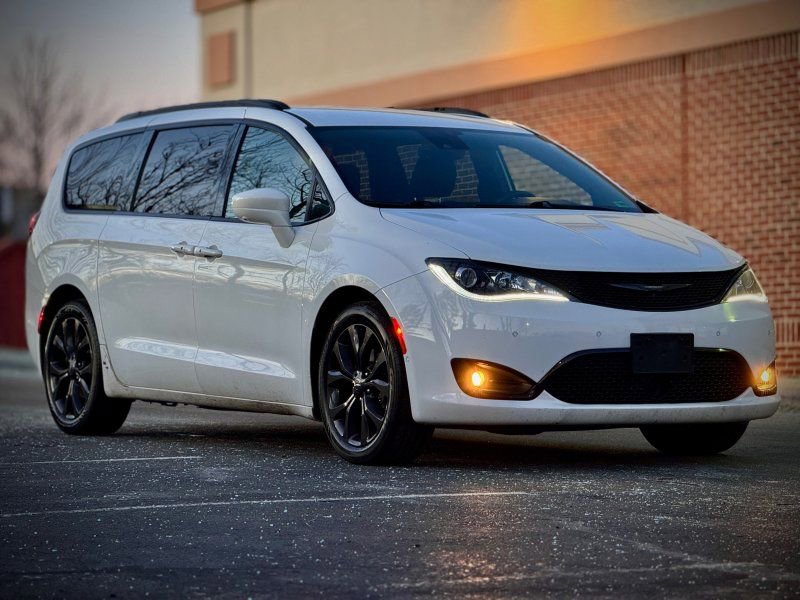 Used 2018 Chrysler Pacifica Touring-L Plus w/ Advanced Safetytec Group