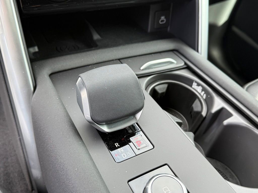 New 2025 Land Rover Discovery S image 21