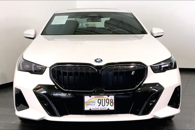 Used 2025 BMW i5 eDrive40i w/ M Sport Package image 3