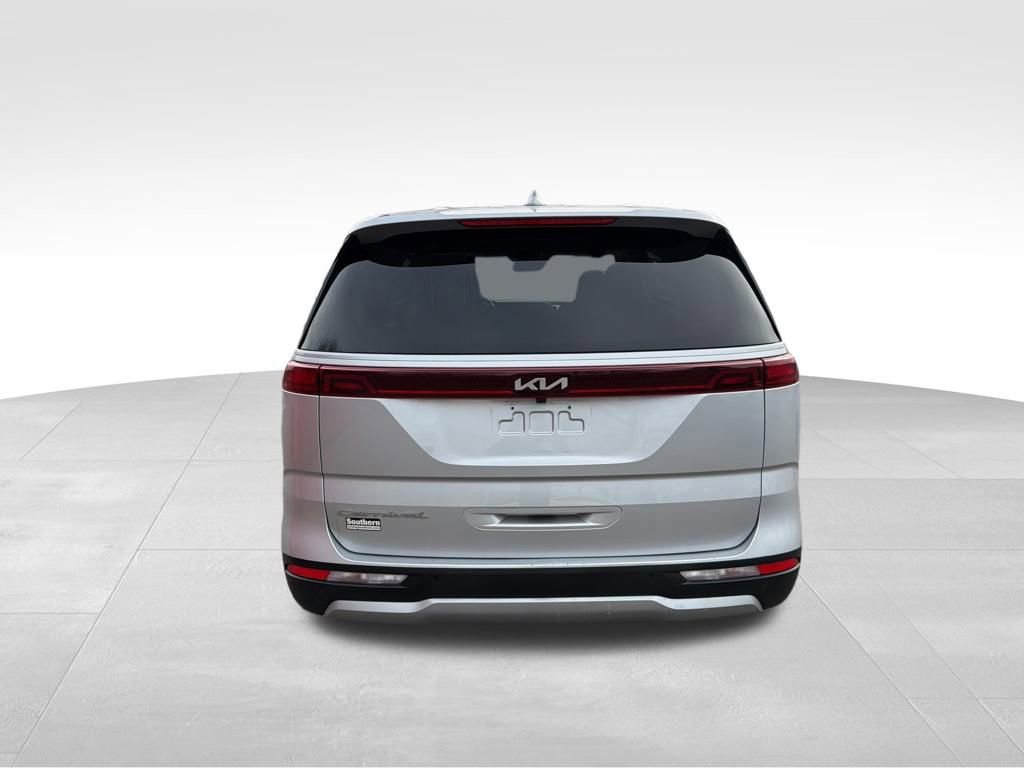 Used 2022 Kia Carnival LX image 4