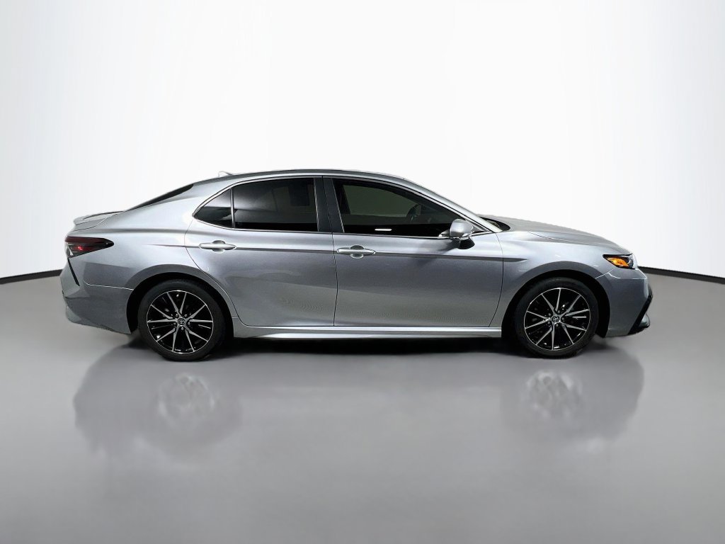 Used 2024 Toyota Camry SE FWD image 2